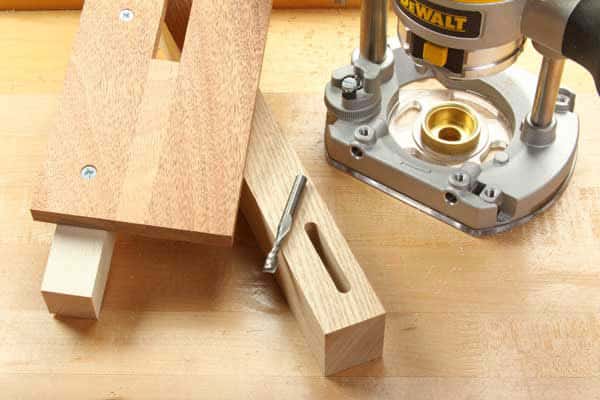 How to Plunge Cut With a Hand Wood Router