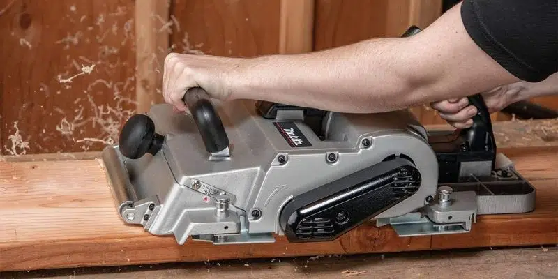How to Replace Planer Blades on a Hand-Held Power Planer